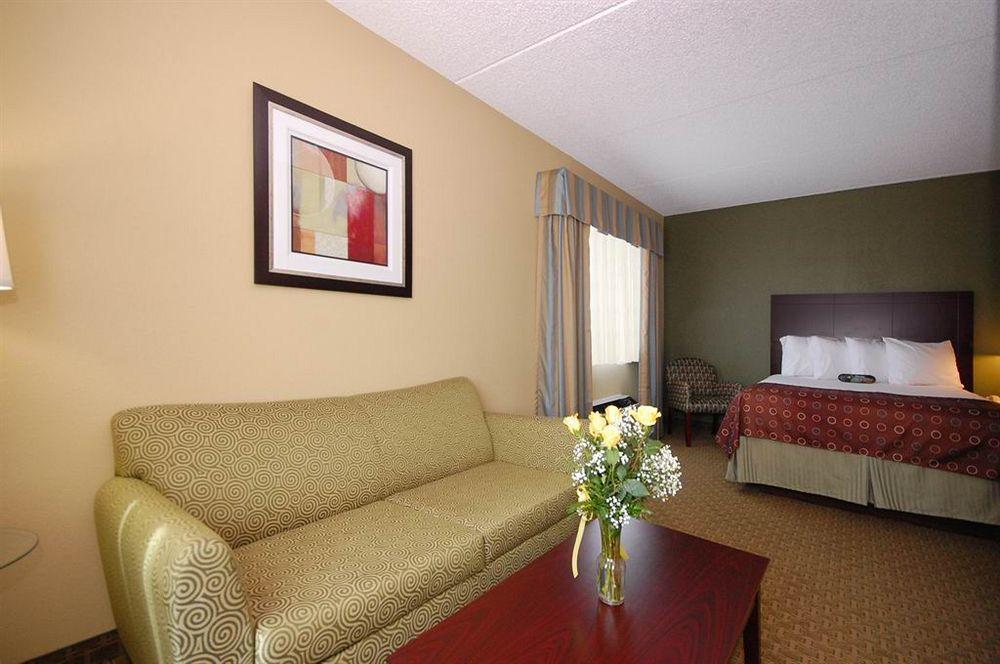 Best Western Airport Inn & Suites Cleveland Brook Park Екстер'єр фото