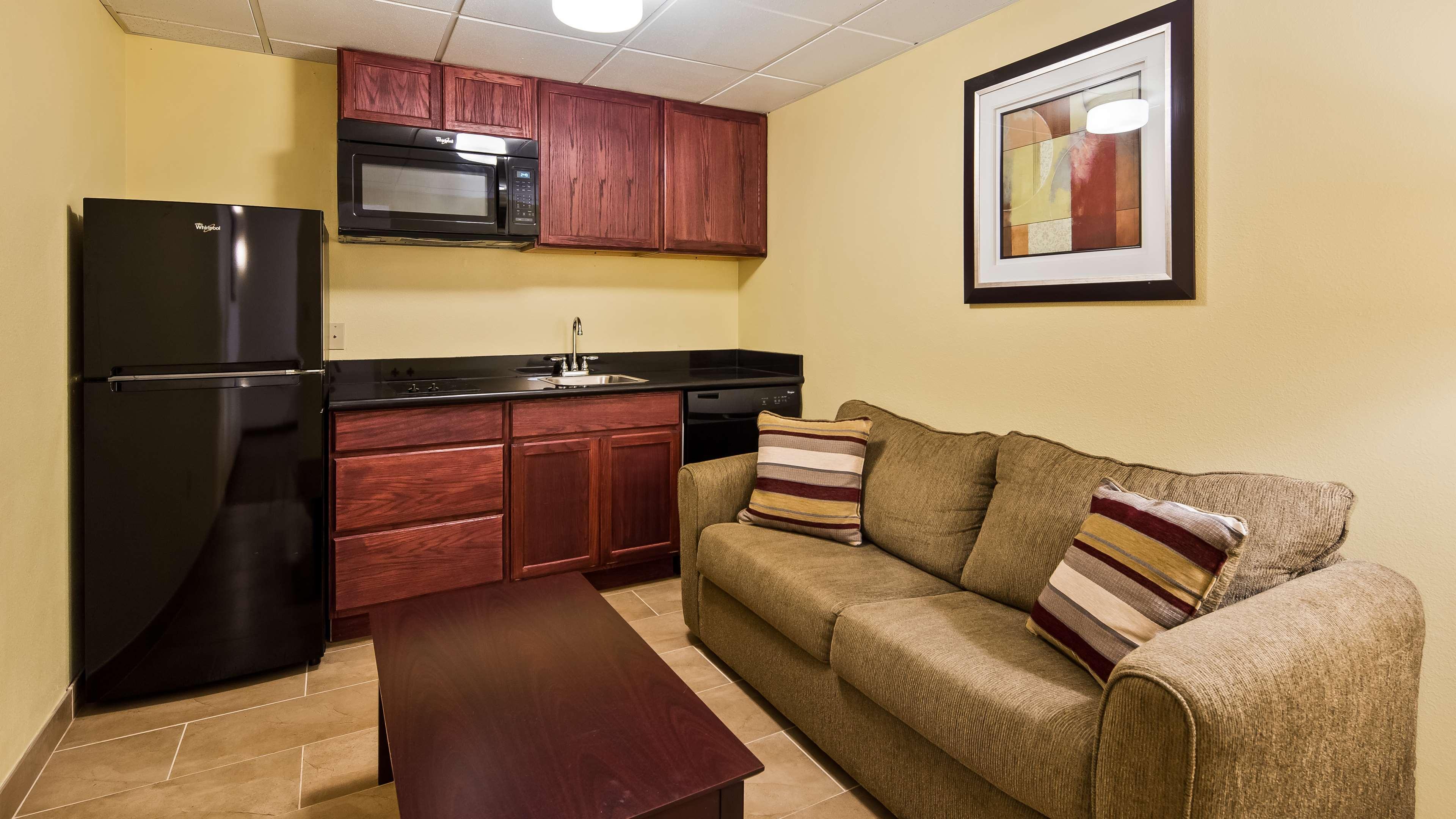Best Western Airport Inn & Suites Cleveland Brook Park Екстер'єр фото