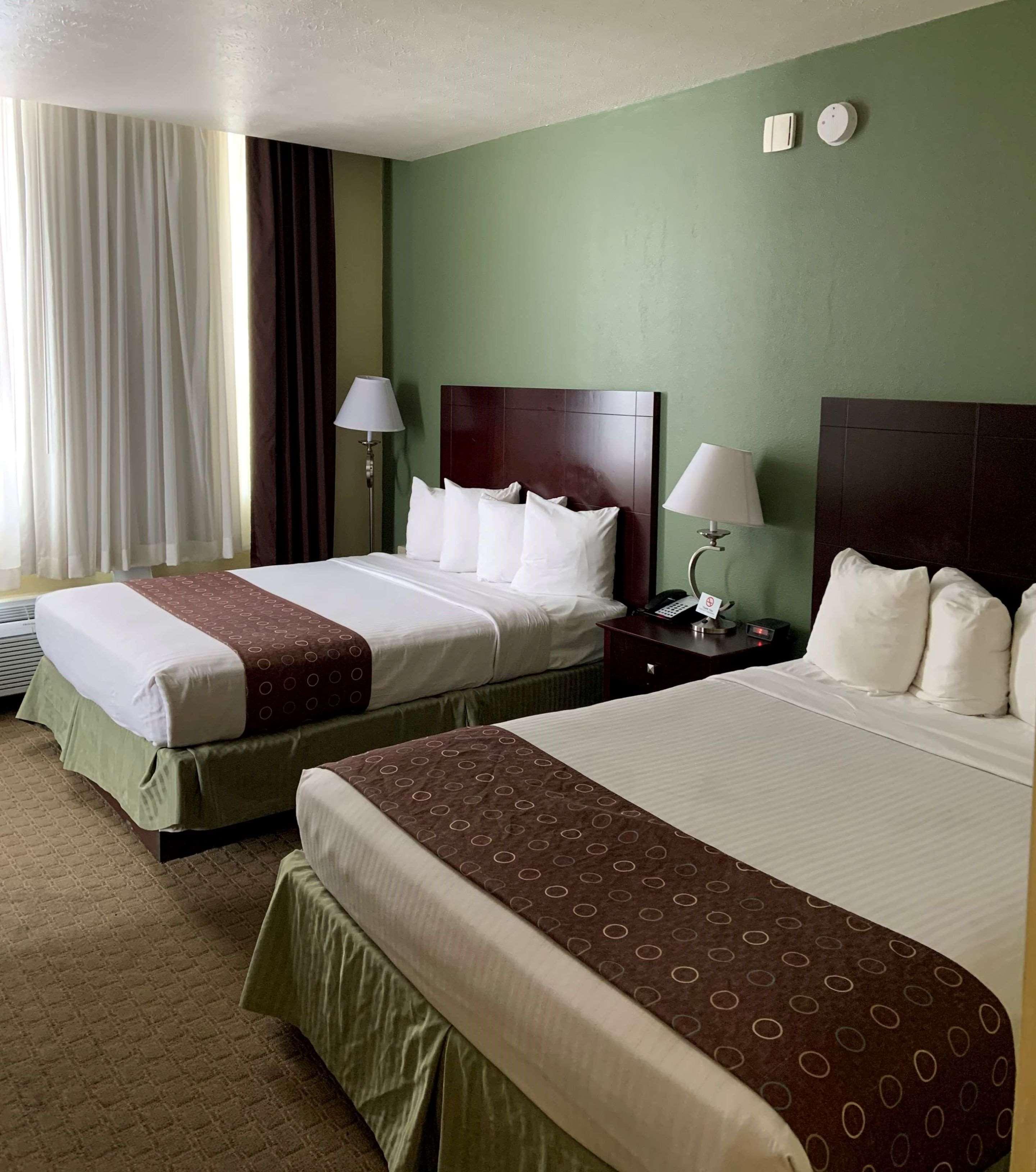Best Western Airport Inn & Suites Cleveland Brook Park Екстер'єр фото