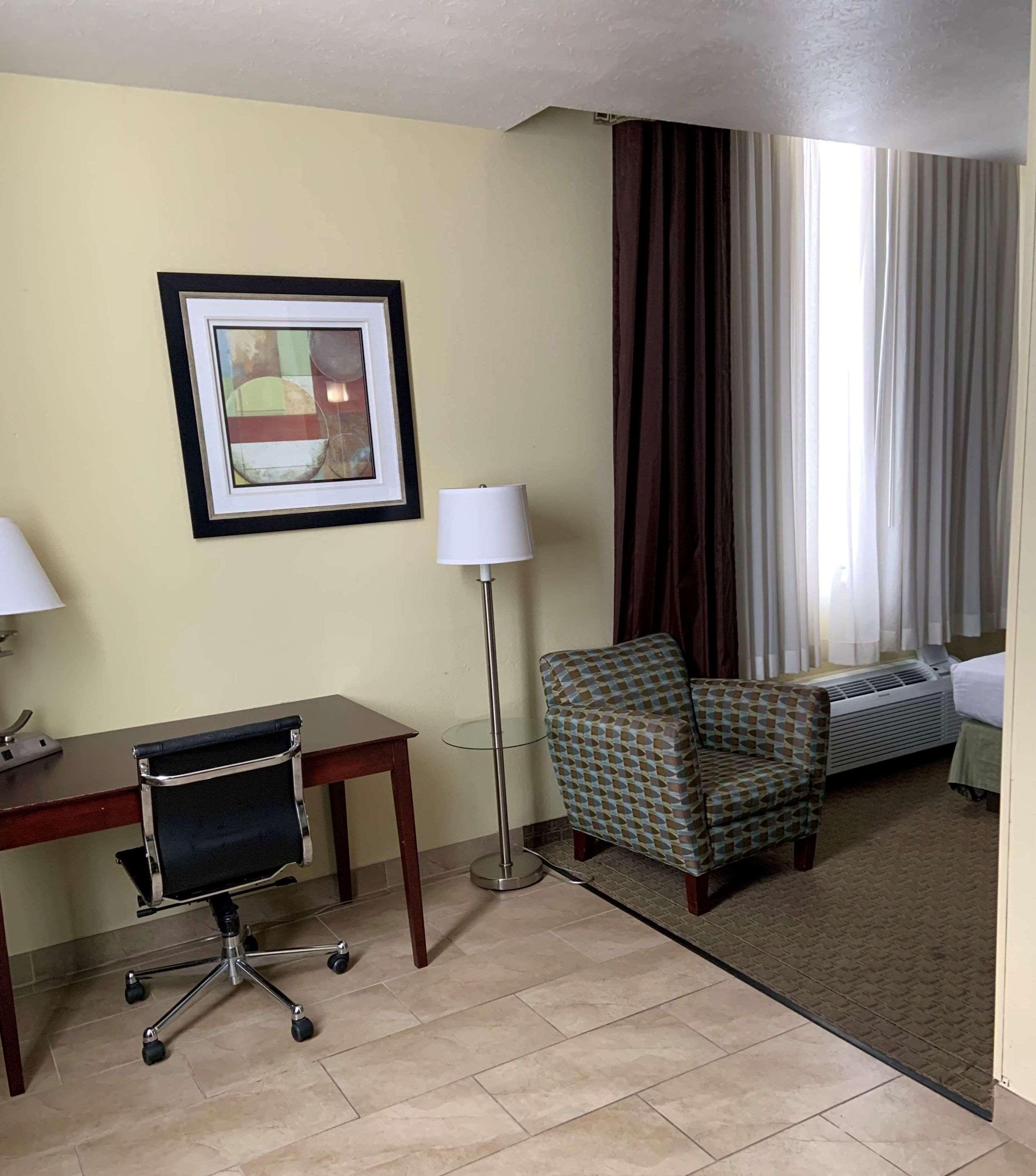 Best Western Airport Inn & Suites Cleveland Brook Park Екстер'єр фото
