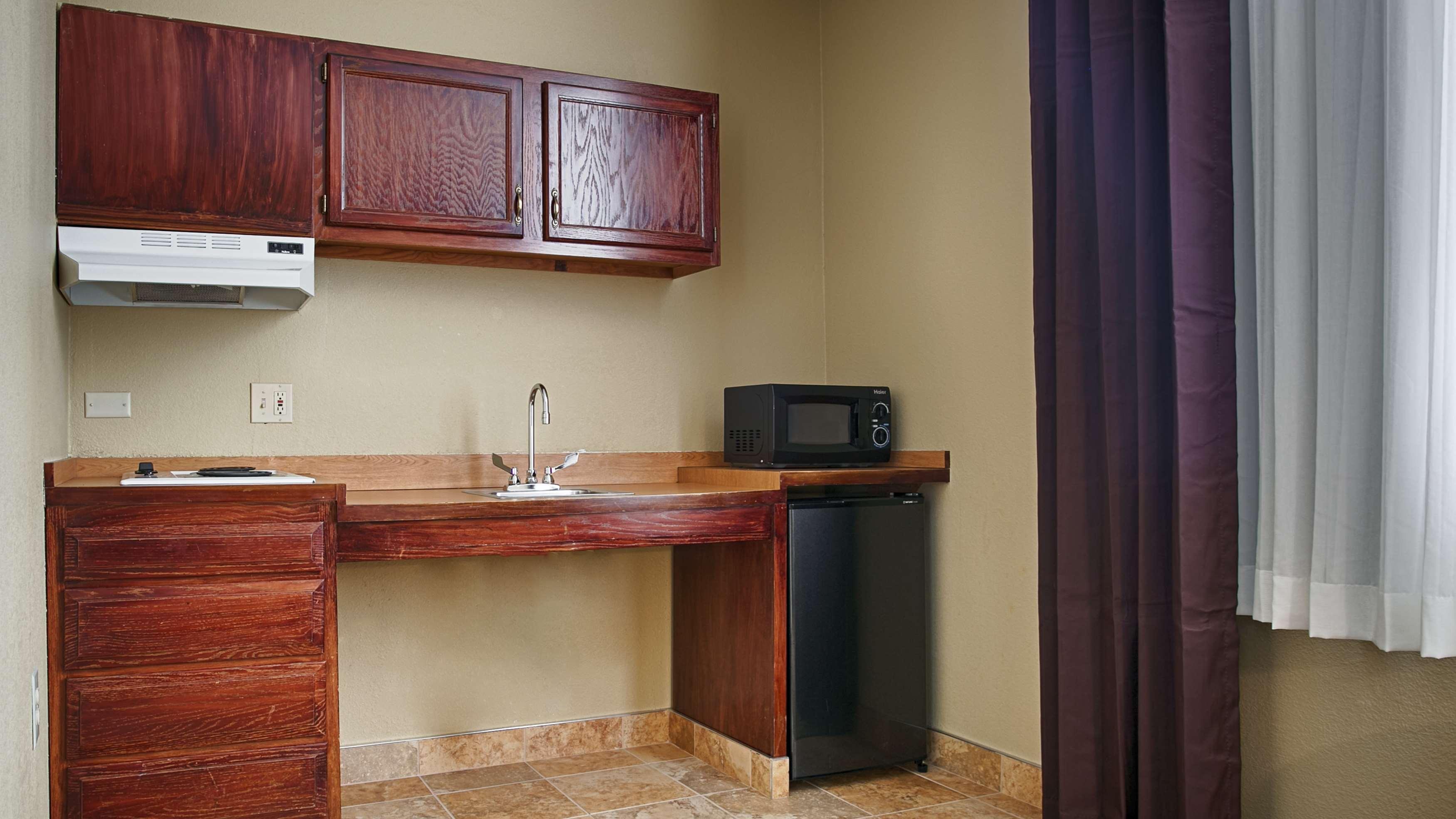 Best Western Airport Inn & Suites Cleveland Brook Park Екстер'єр фото