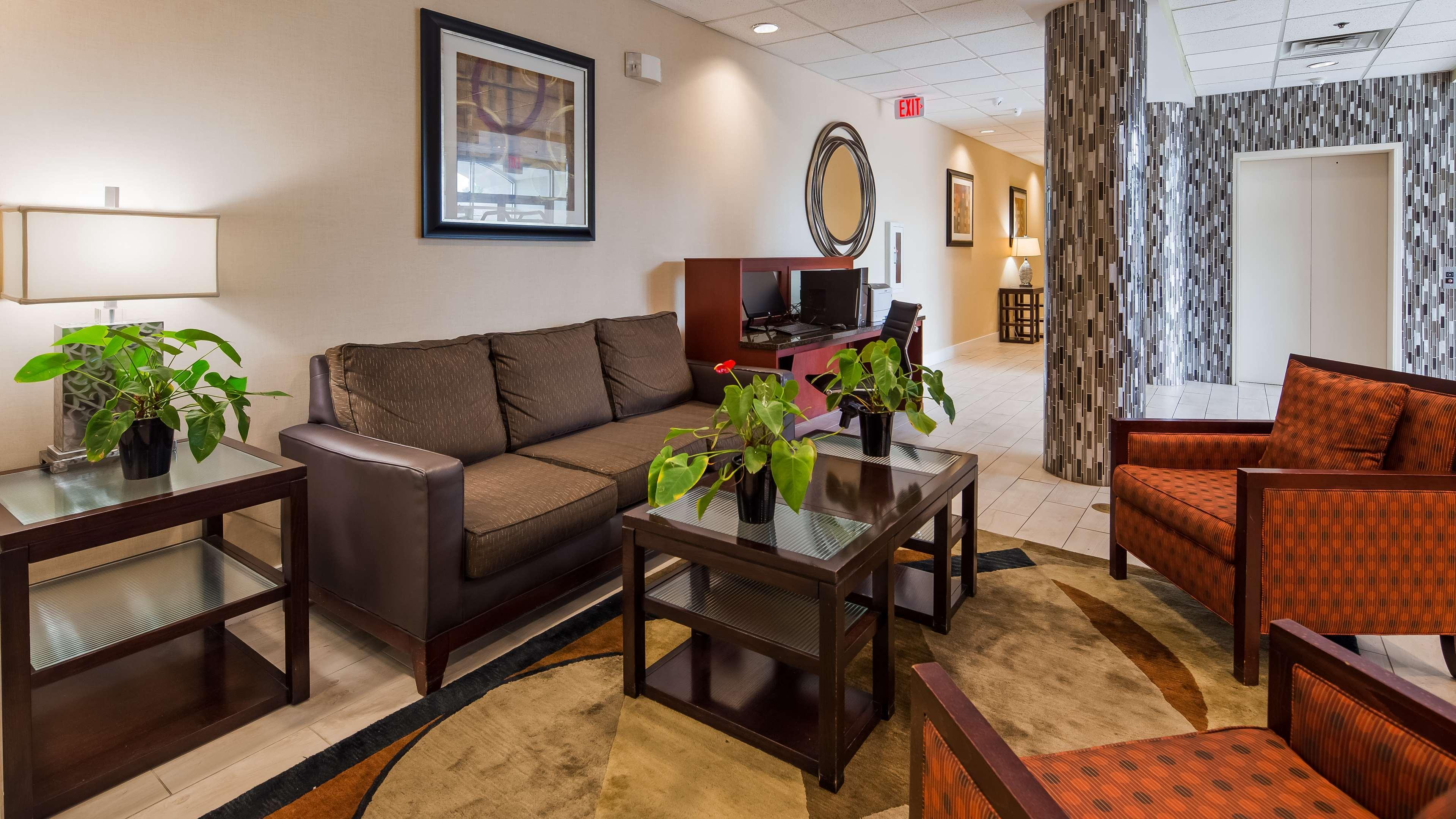 Best Western Airport Inn & Suites Cleveland Brook Park Екстер'єр фото