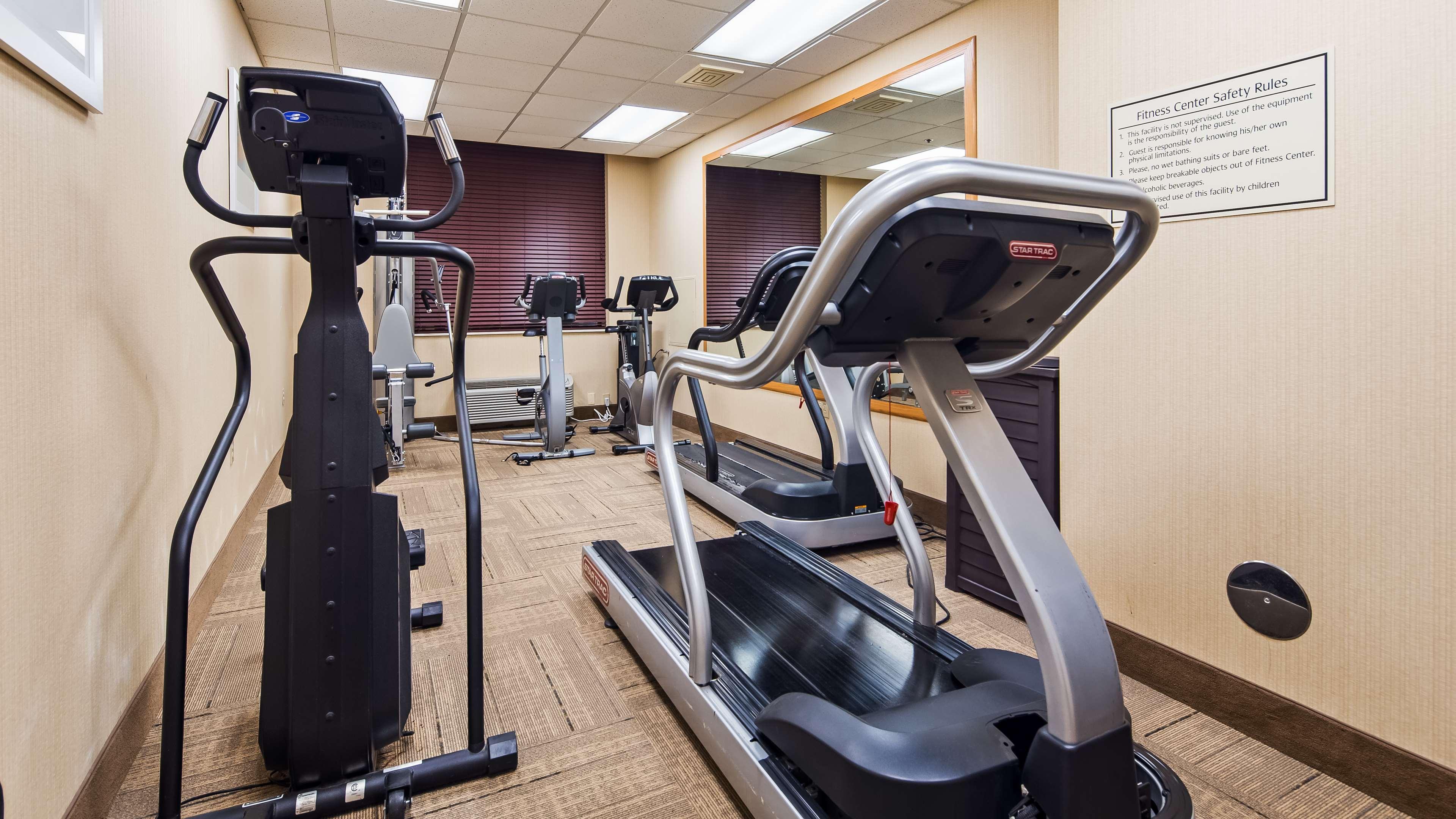 Best Western Airport Inn & Suites Cleveland Brook Park Екстер'єр фото