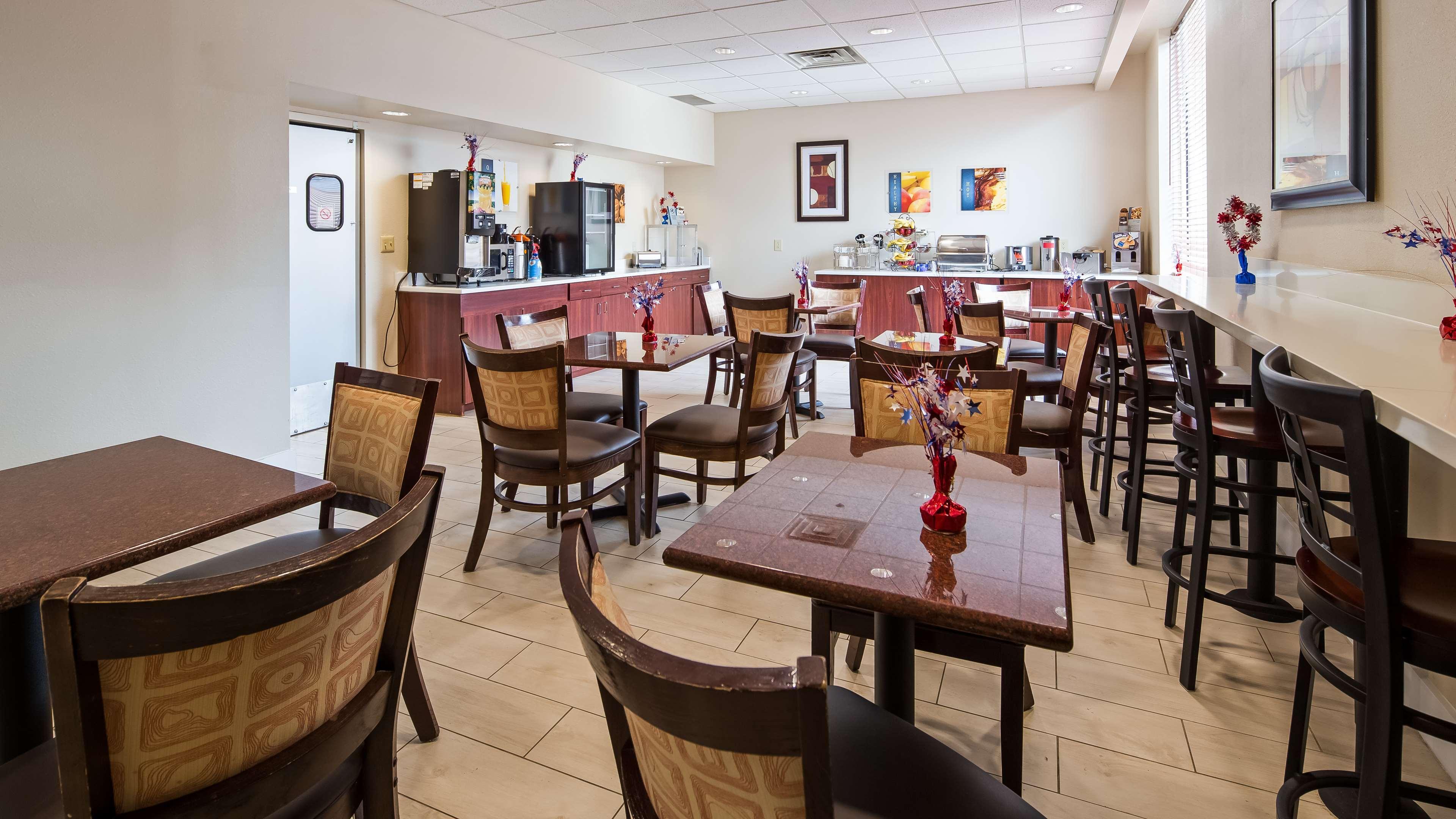 Best Western Airport Inn & Suites Cleveland Brook Park Екстер'єр фото
