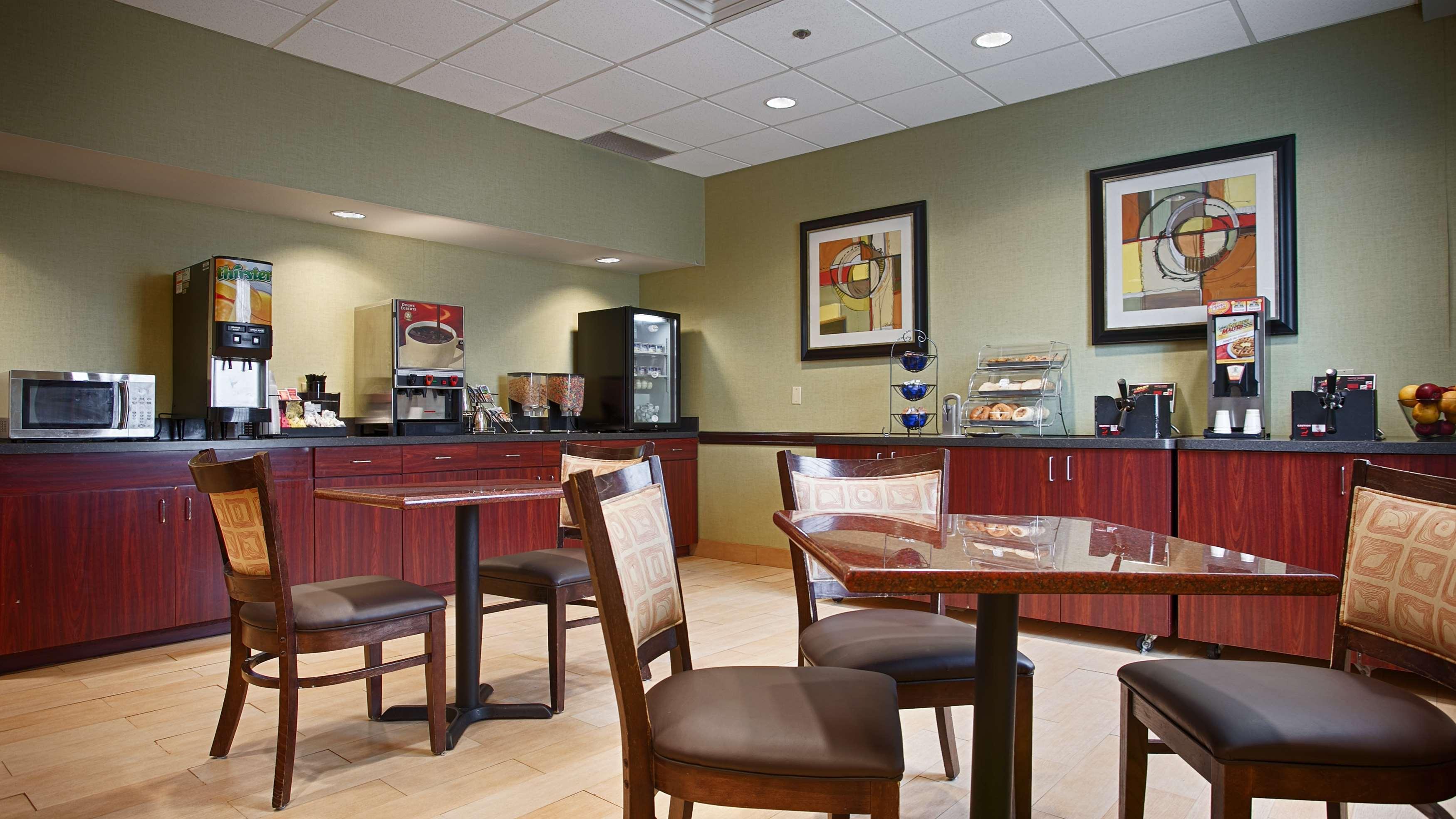 Best Western Airport Inn & Suites Cleveland Brook Park Екстер'єр фото