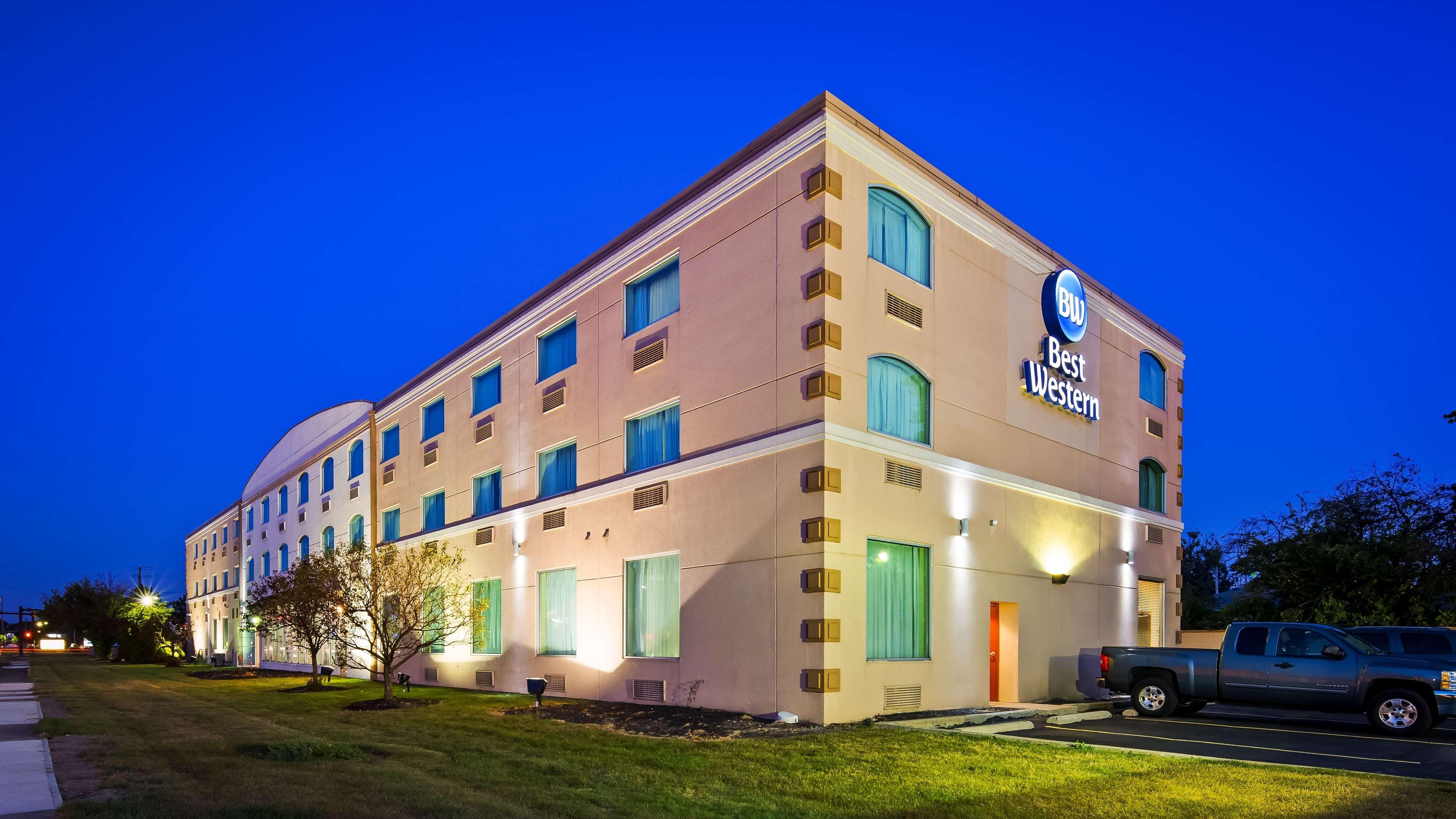 Best Western Airport Inn & Suites Cleveland Brook Park Екстер'єр фото