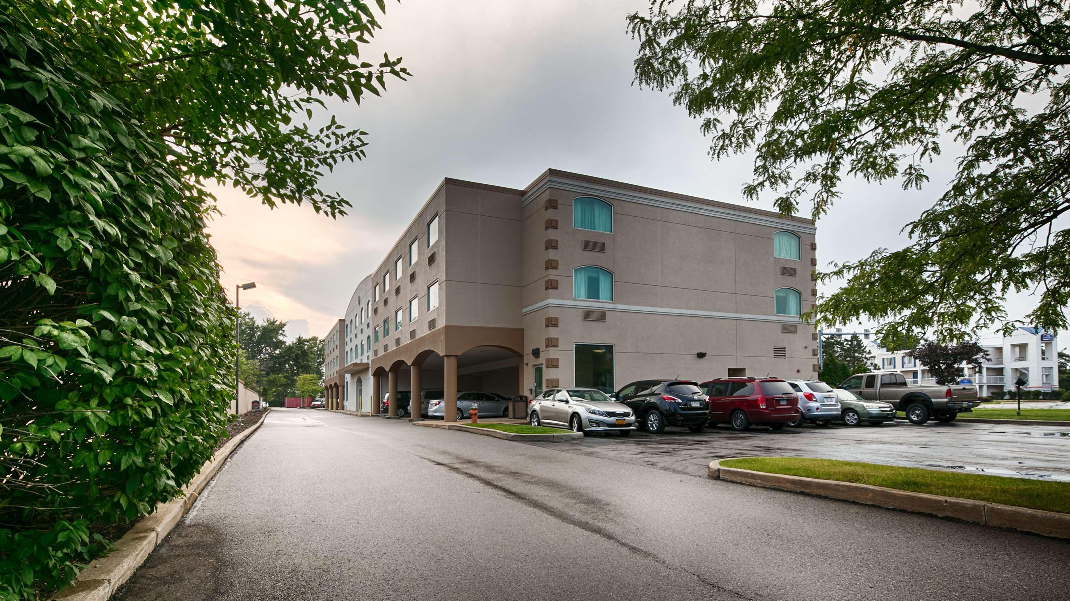 Best Western Airport Inn & Suites Cleveland Brook Park Екстер'єр фото
