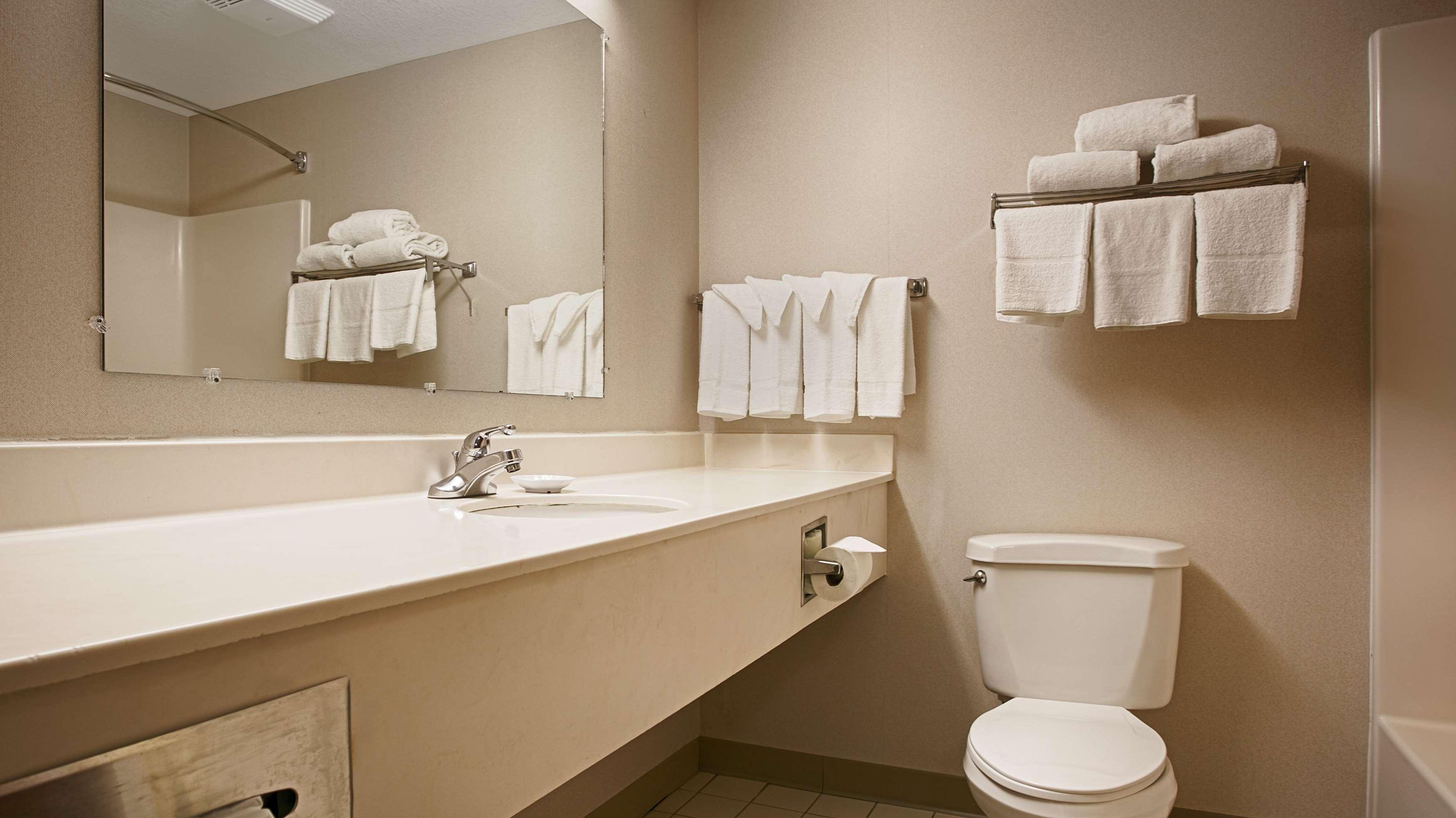 Best Western Airport Inn & Suites Cleveland Brook Park Екстер'єр фото