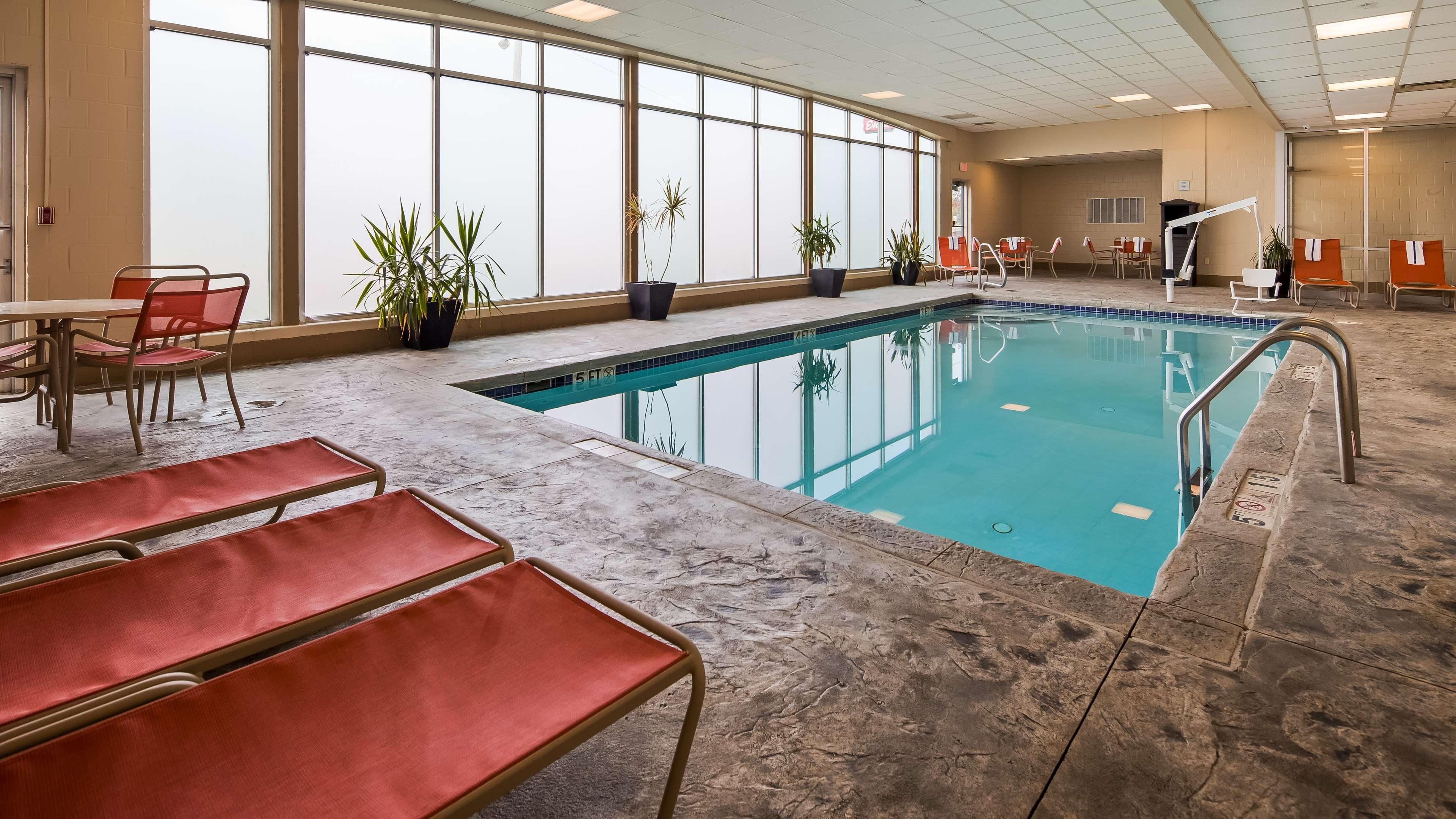Best Western Airport Inn & Suites Cleveland Brook Park Екстер'єр фото
