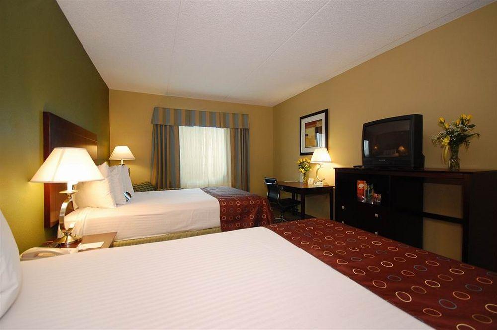 Best Western Airport Inn & Suites Cleveland Brook Park Екстер'єр фото