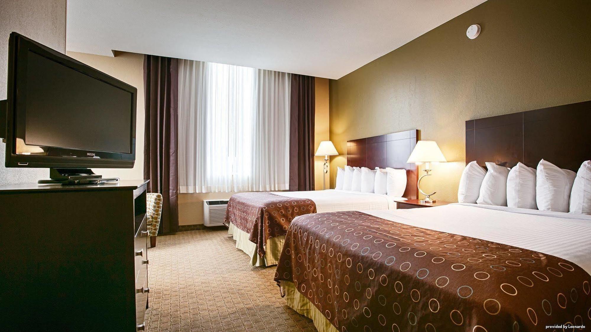 Best Western Airport Inn & Suites Cleveland Brook Park Екстер'єр фото