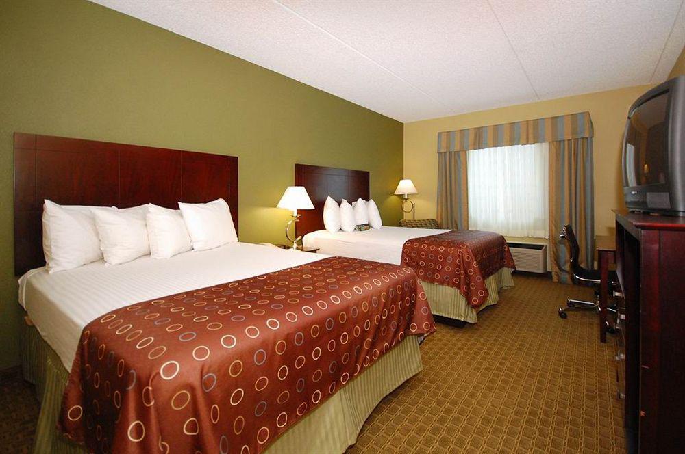 Best Western Airport Inn & Suites Cleveland Brook Park Екстер'єр фото
