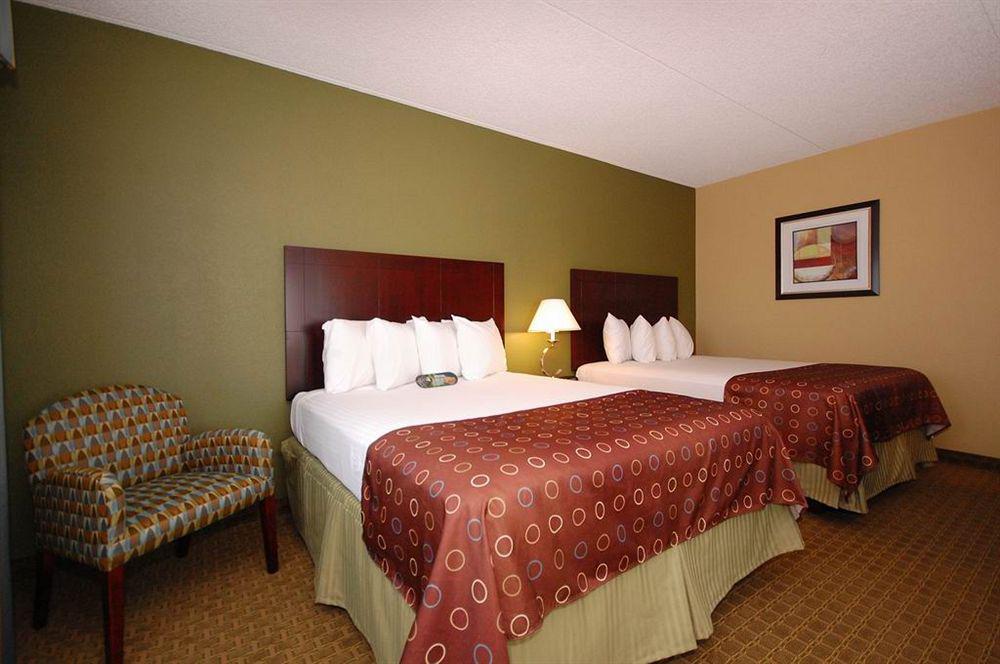 Best Western Airport Inn & Suites Cleveland Brook Park Екстер'єр фото
