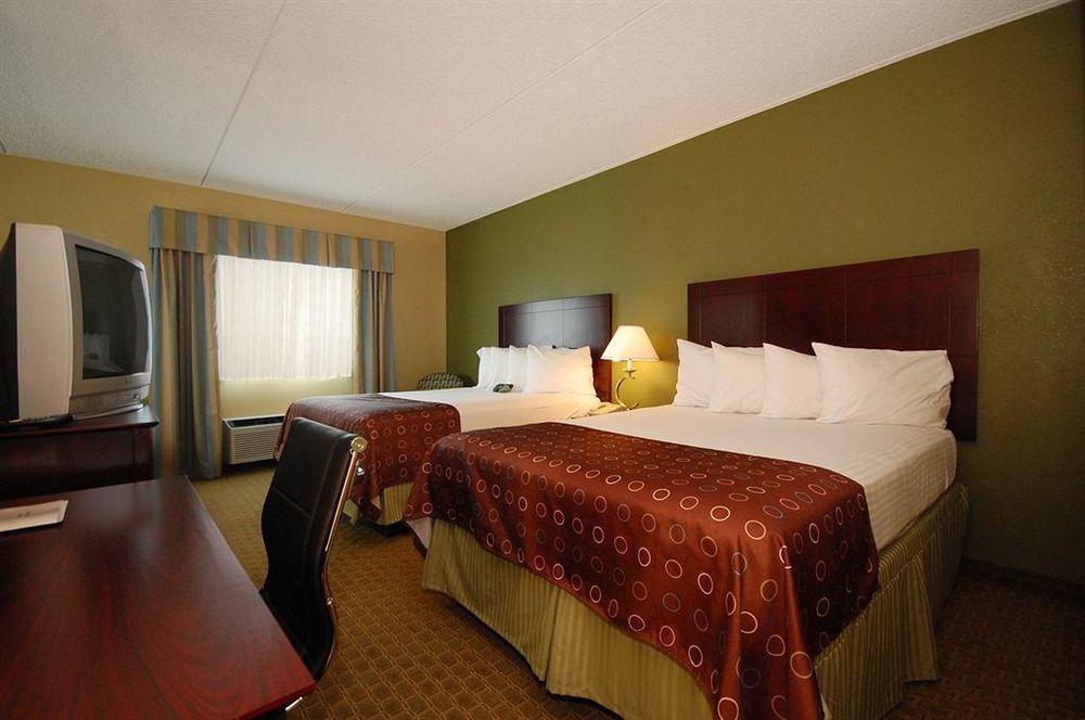Best Western Airport Inn & Suites Cleveland Brook Park Екстер'єр фото