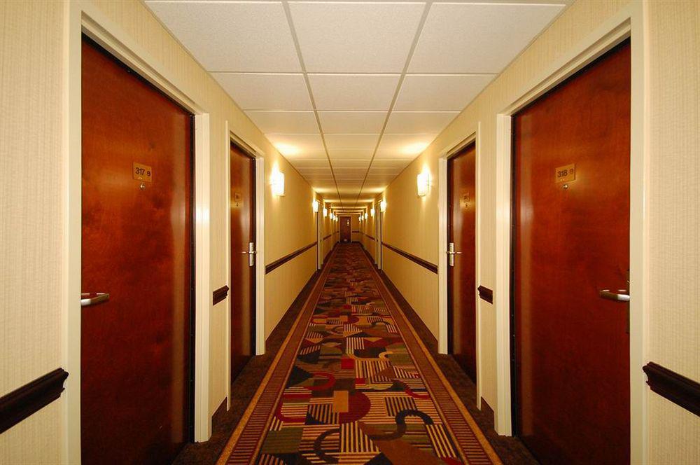 Best Western Airport Inn & Suites Cleveland Brook Park Екстер'єр фото